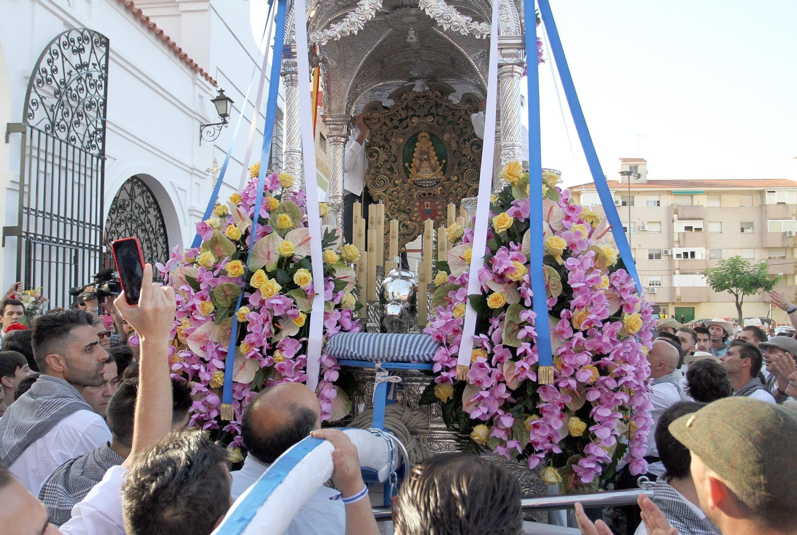 Imágenes de la salida de la Hermandad de Huelva