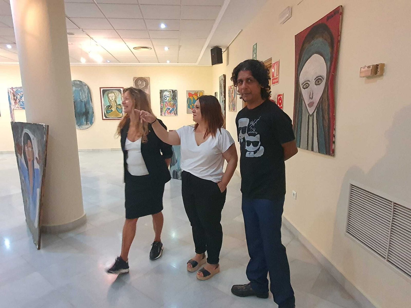 Los autores en la muestra inaugurada en la Casa de la Cultura.