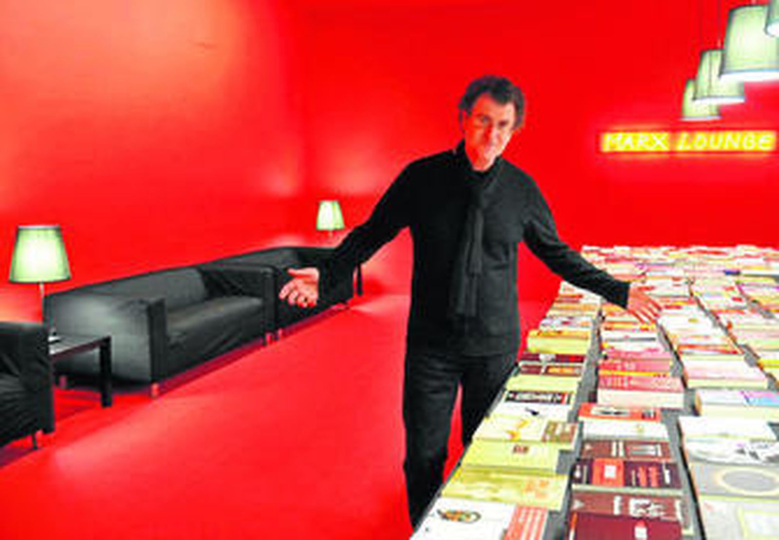 Alfredo Jaar, un creador que considera que el arte debe "reaccionar al contexto en que vivimos".