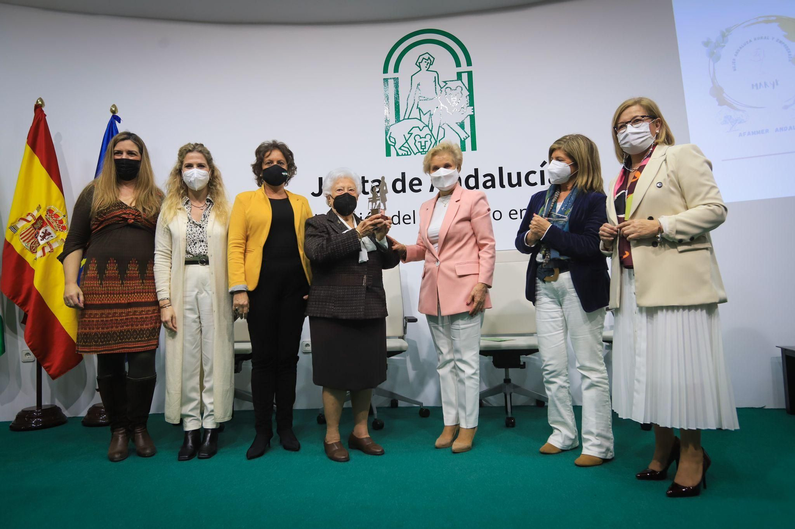 La asociación de Familias y Mujeres del Medio Rural reconoce la labor de las mujeres rurales de Andalucía