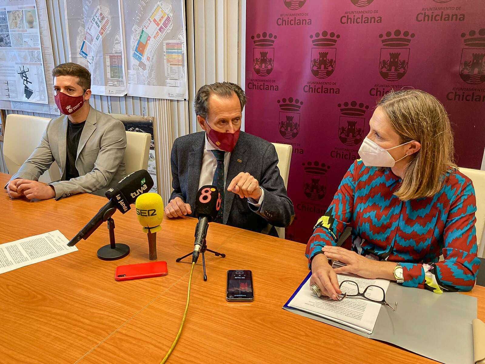 Presentación del evento celebrada en la mañana de este miércoles en Alcaldía con la presencia de los responsables municipales y de la directora de Radio Cádiz.