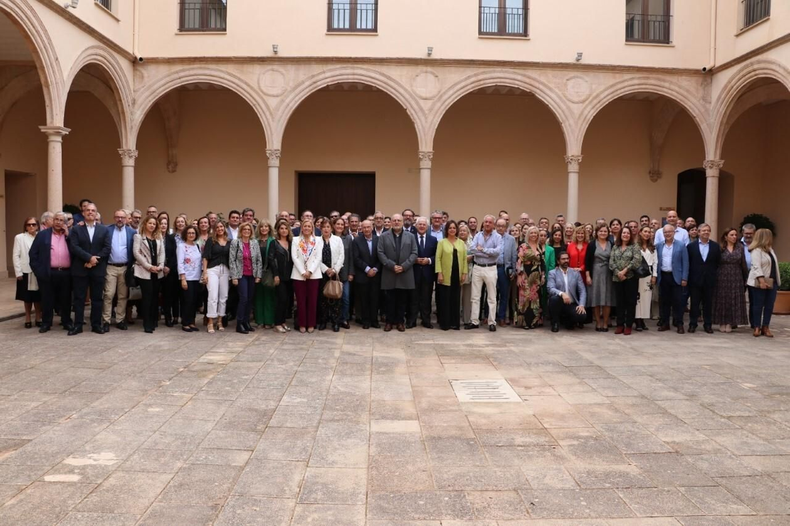 Reunión de la consejera con los directivos de Atención Primaria de Andalucía.