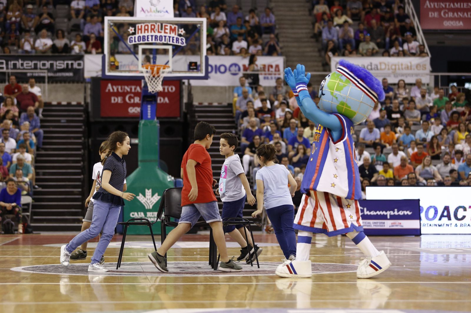 El espectáculo de los Globetrotters inunda el Palacio de Deportes