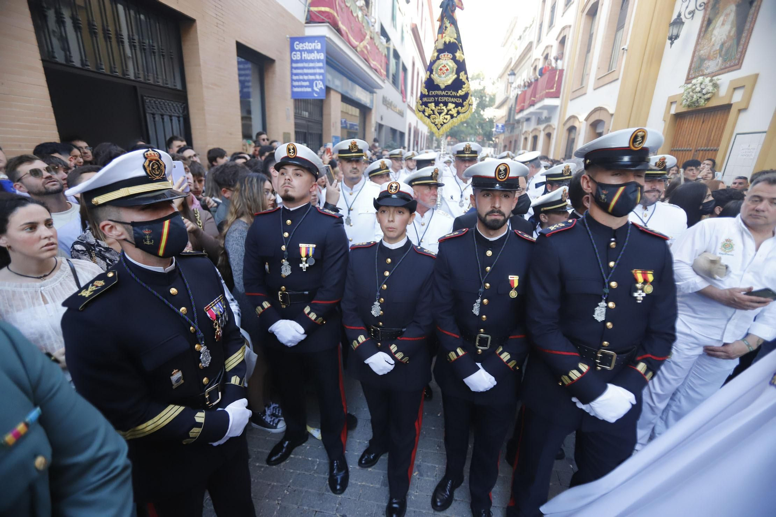 Imágenes de la estación de penitencia de la Hermandad de La Esperanza de Huelva