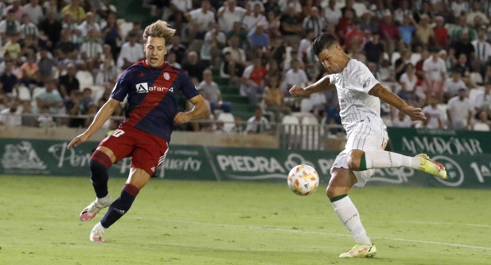 Willy Ledesma remata ante la presencia de Francis.