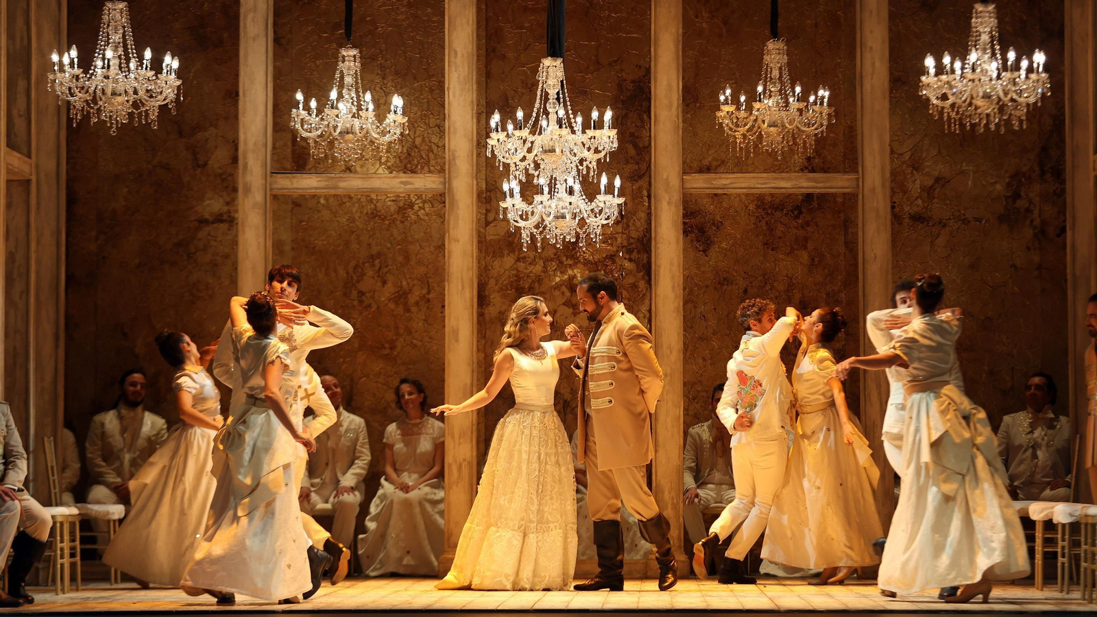 Imágenes de la ópera 'Don Gil de Alcalá' en el Teatro Villamarta de Jerez