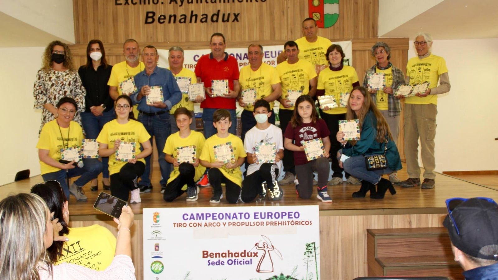 Foto de familia de la entrega de trofeos.