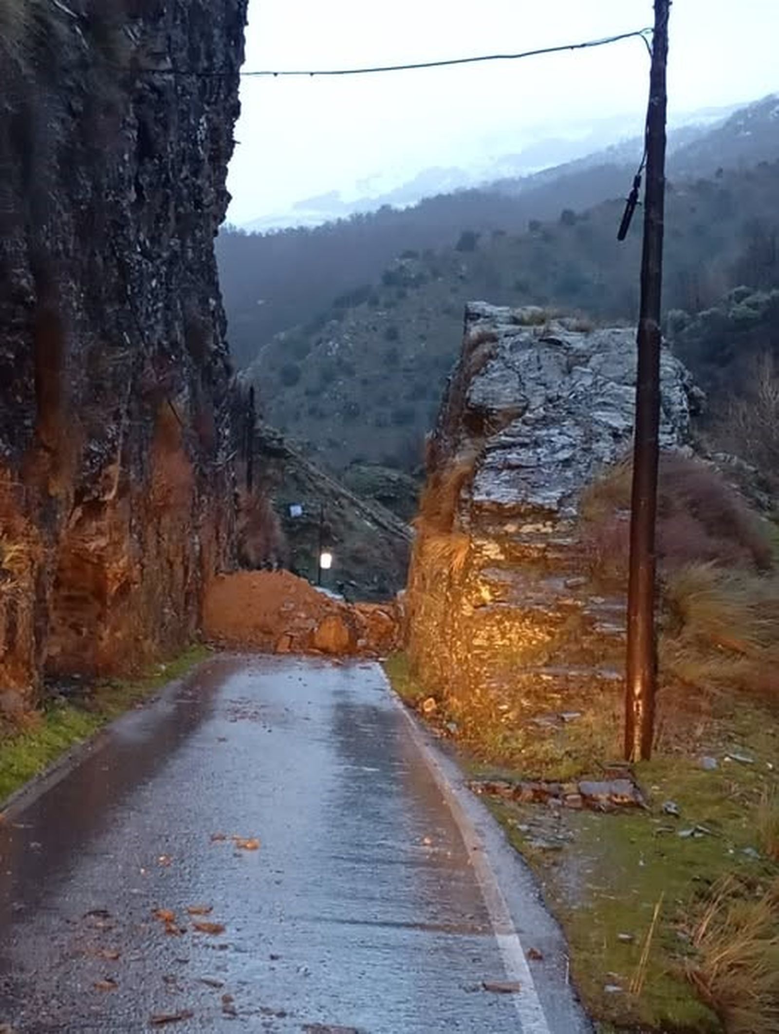 Viento, agua y destrozos: las imágenes de los efectos de la borrasca en la provincia de Granada