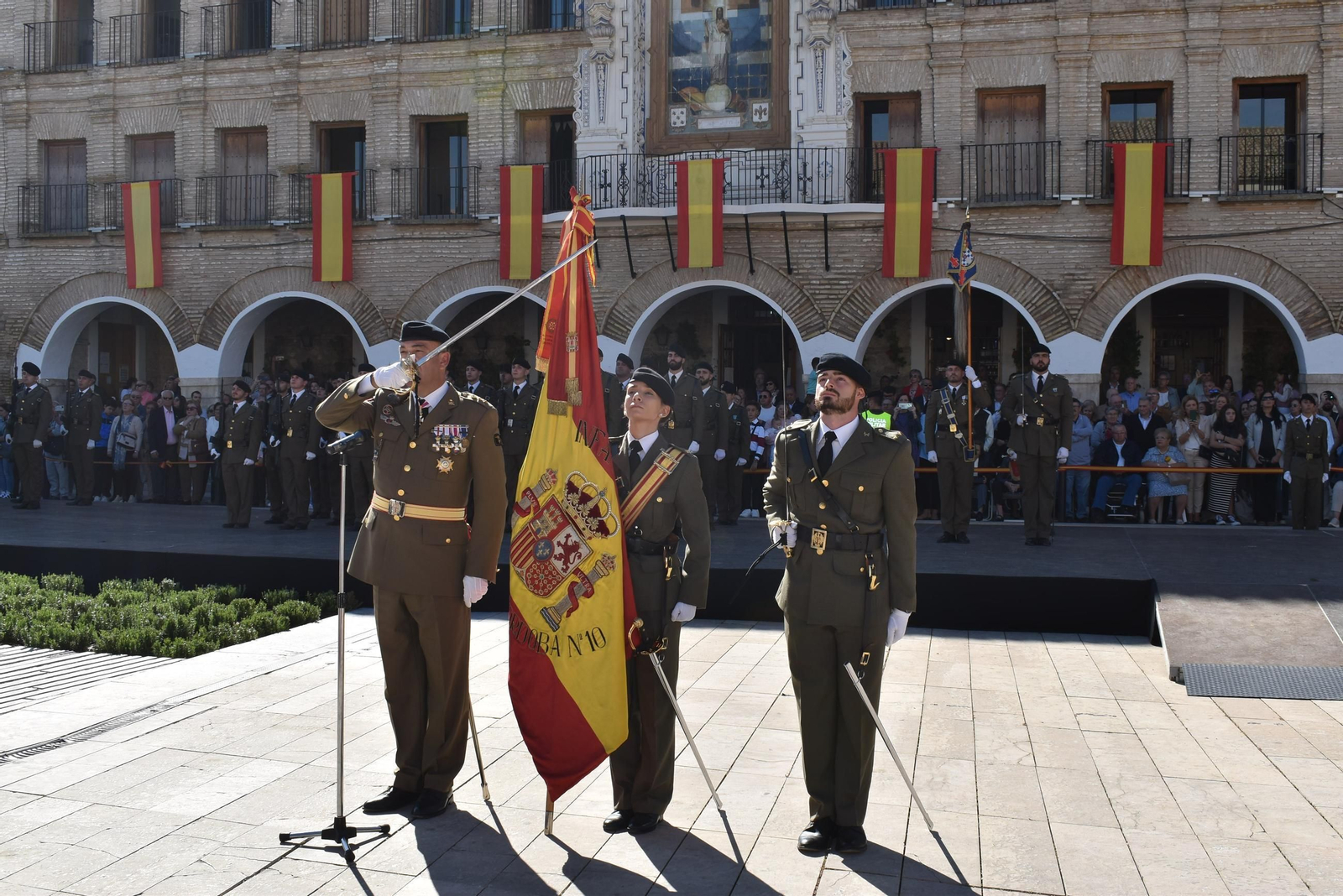 Las imágenes de la jura de bandera civil en Baena