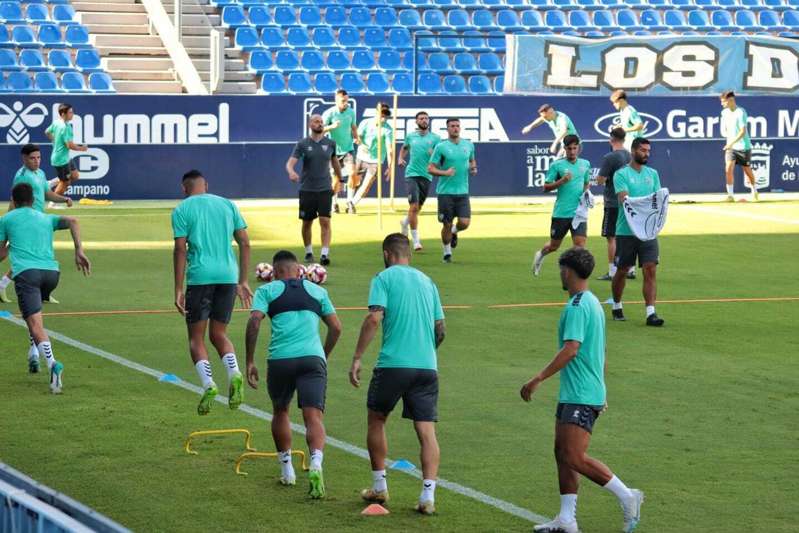La sesión del Málaga CF antes de partir hacia Castellón, en imágenes