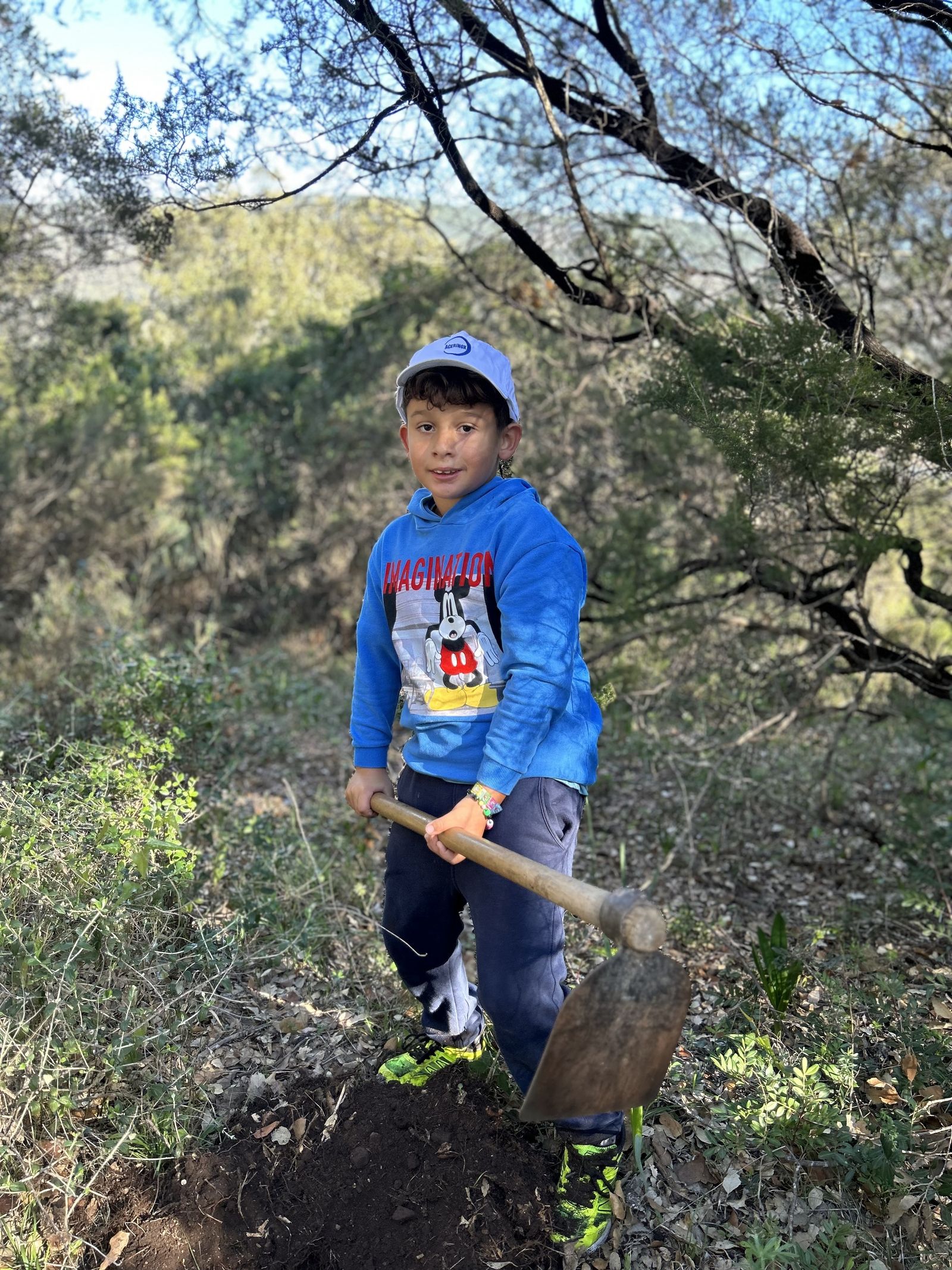 Jornada de reforestación en El Palancar por trabajadores de Acerinox, en imágenes