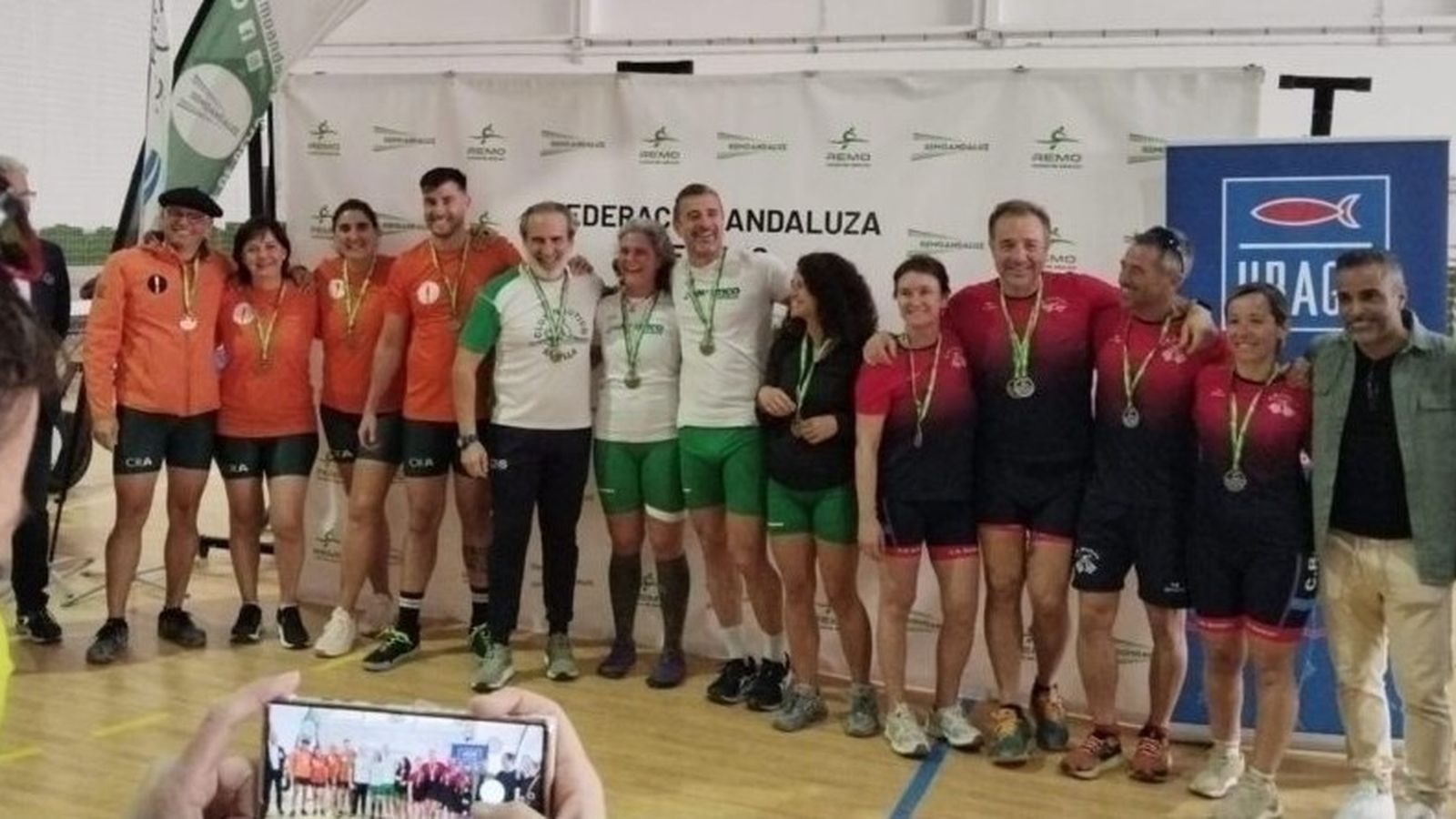 El cuatro mixto del CR Algeciras, en el podio