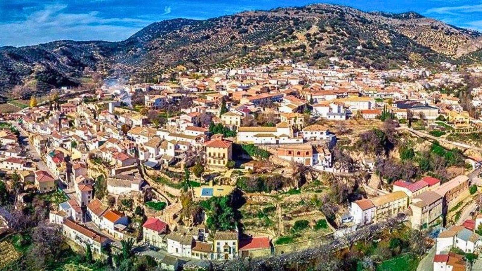 Ni conventos ni monasterios encontrarás en Frailes, a pesar de su nombre.