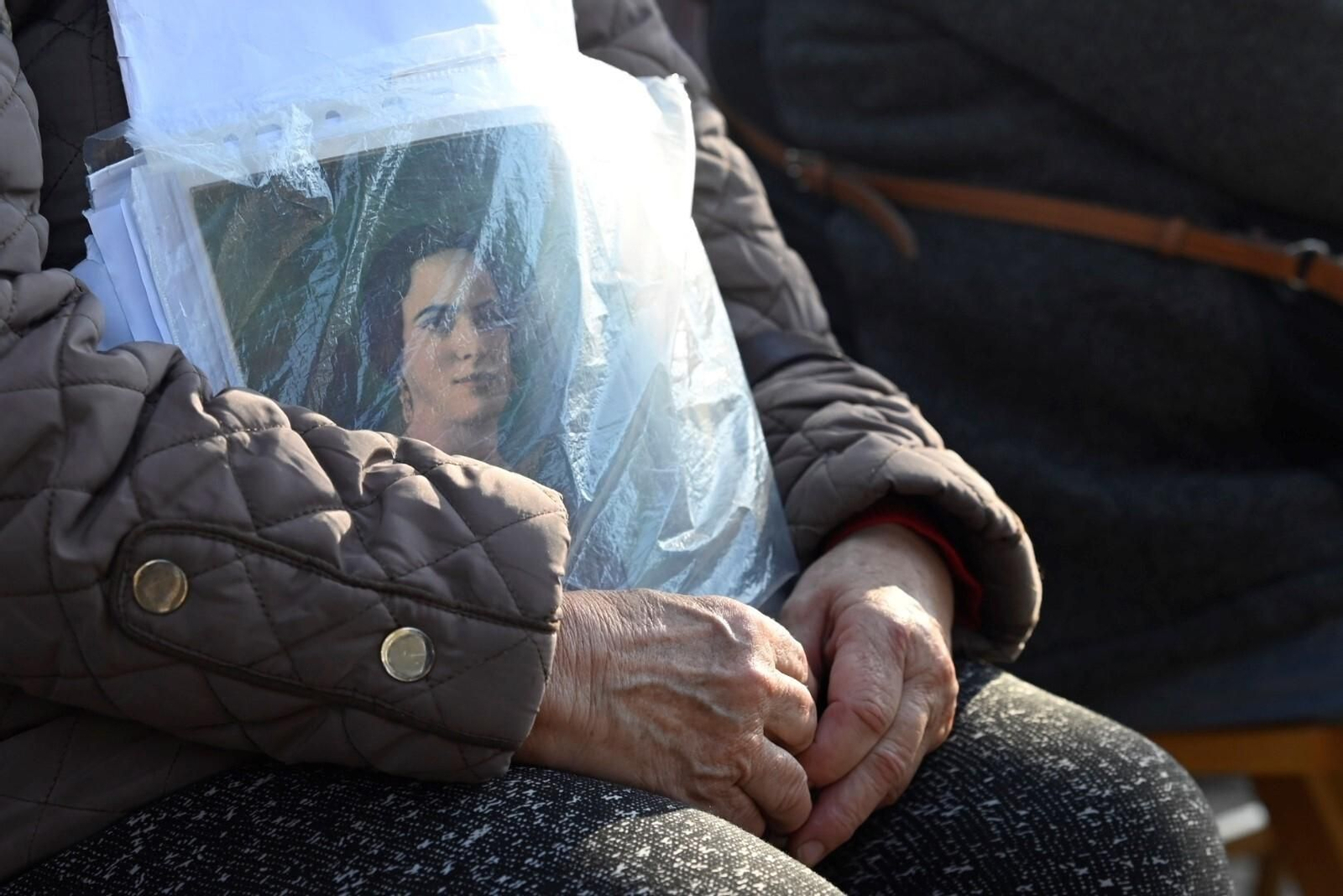 La plataforma Comisión de la Verdad recuerda a las víctimas del franquismo con un acto en el cementerio de la Salud, en imágenes