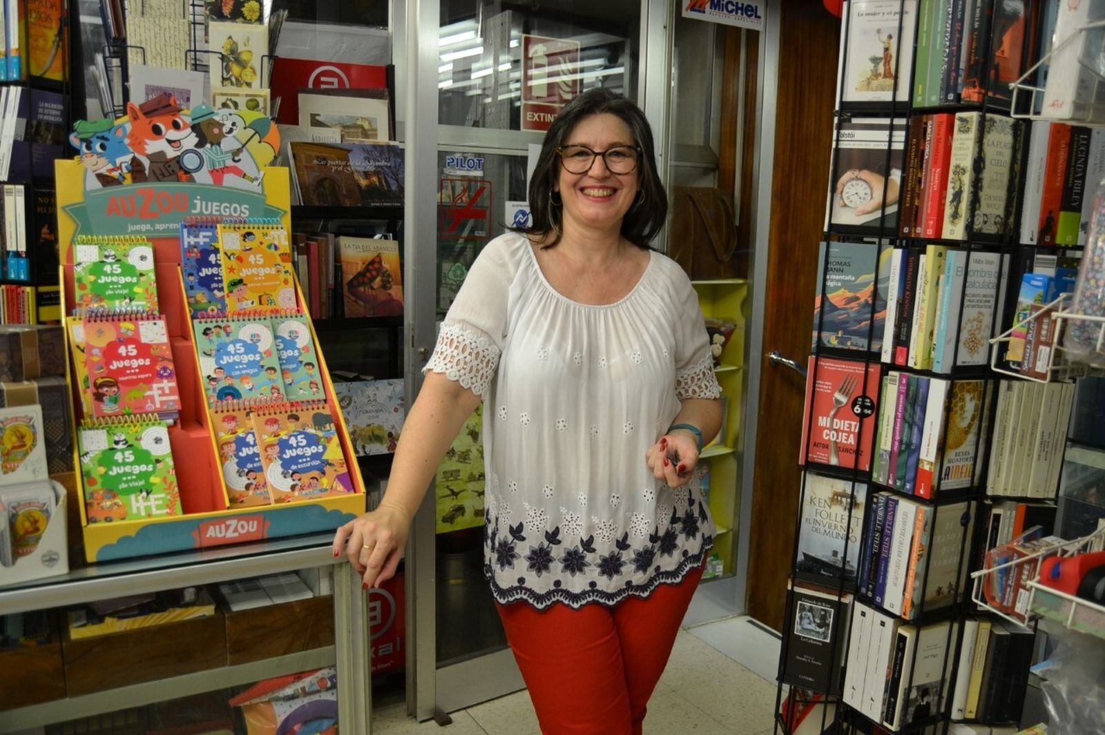 Mercedes Ramos Martínez, en su librería.
