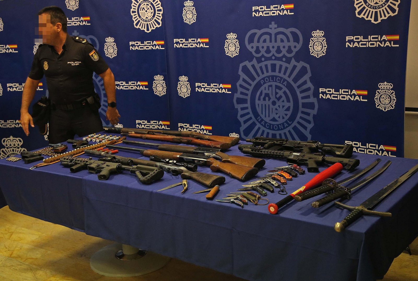 Fotos de las armas intervenidas por la Policía Nacional tras los tiroteos en La Bajadilla