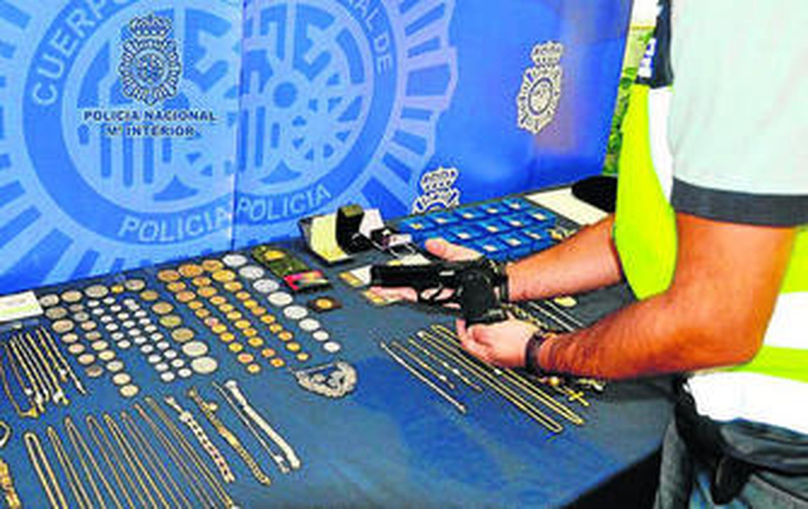 Parte de las joyas recuperadas por la Policía Nacional.