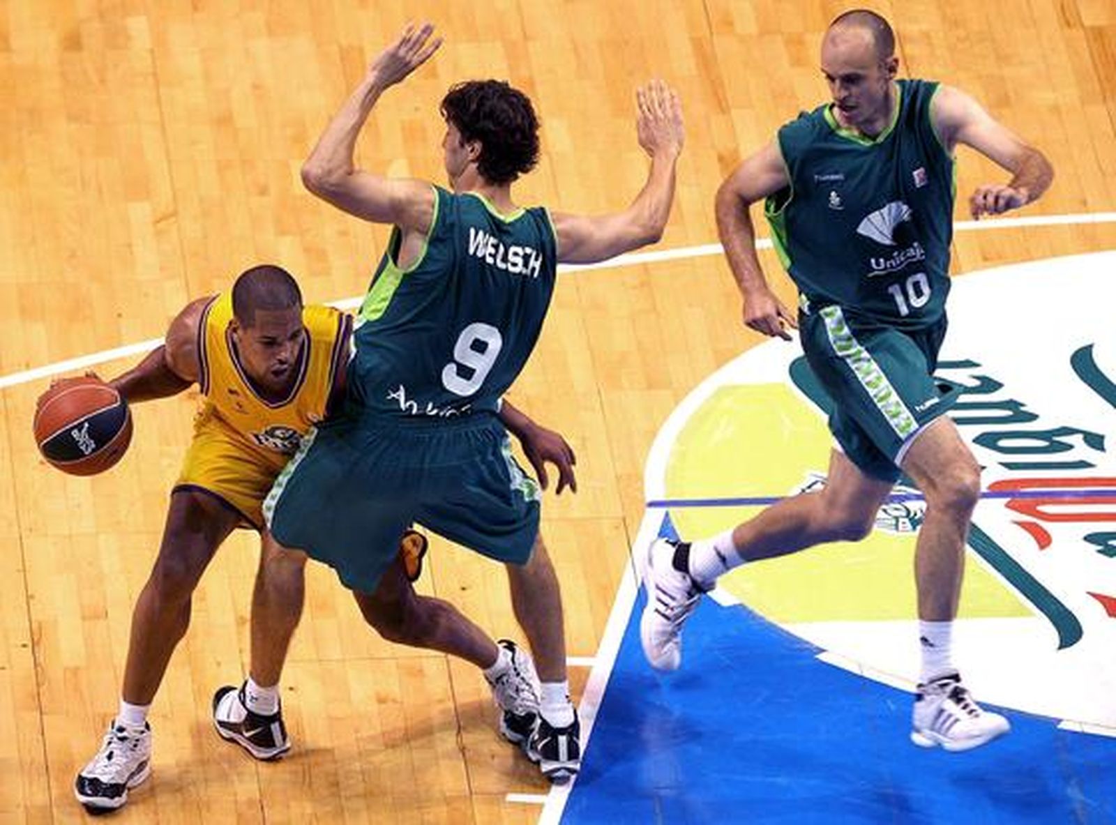 El Unicaja saca la visa virtual para los 'play off' por el título con una convincente victoria ante el Blancos de Rueda (88-58).