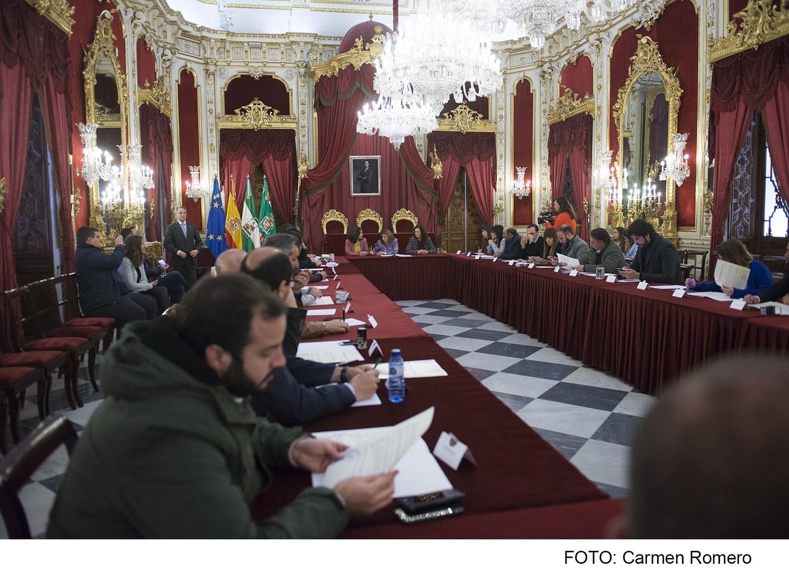 Foto de archivo de la firma de los convenios del Plan Estratégico contra la Pobreza Energética en Diputación.