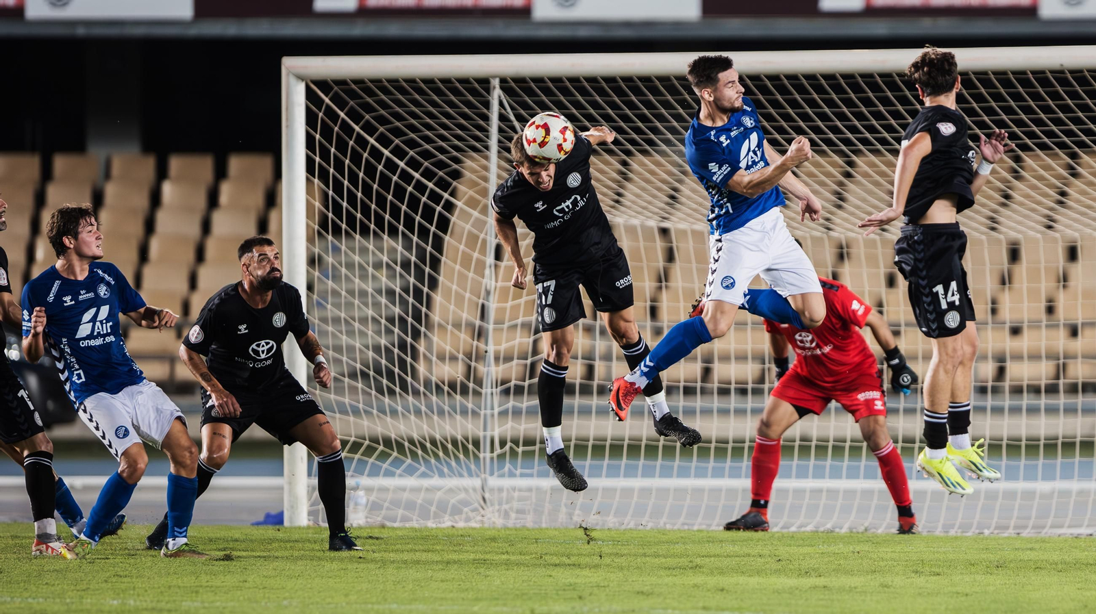 Imágenes del triunfo del Xerez DFC en el 34 Trofeo de la Vendimia