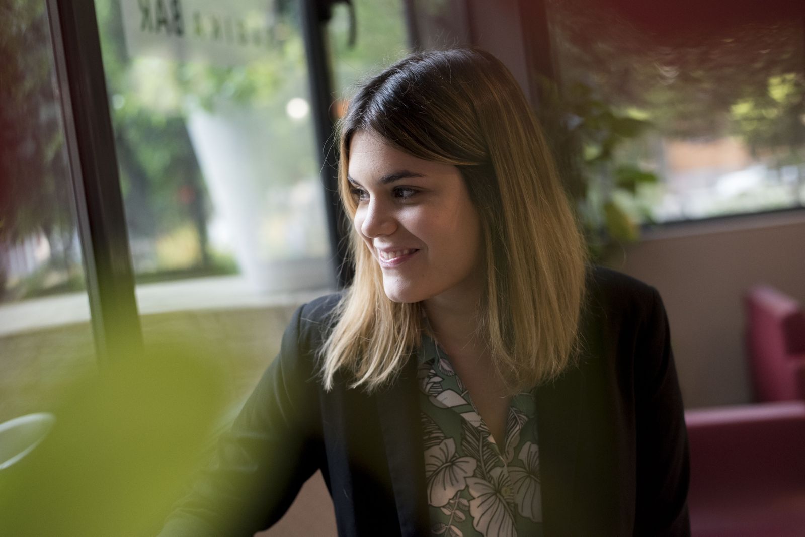 La escritora segoviana Elvira Sastre posa antes de su recital en el Centro Lorca.