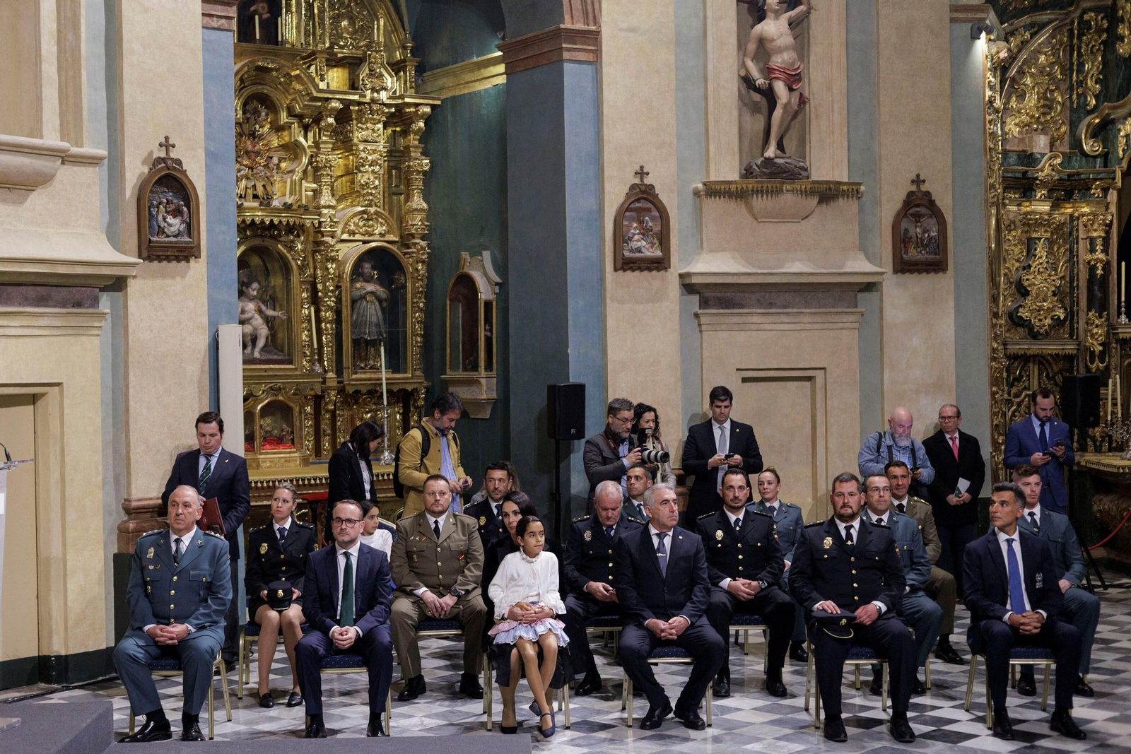 Las imágenes de la entrega de condecoraciones civiles en Cádiz.