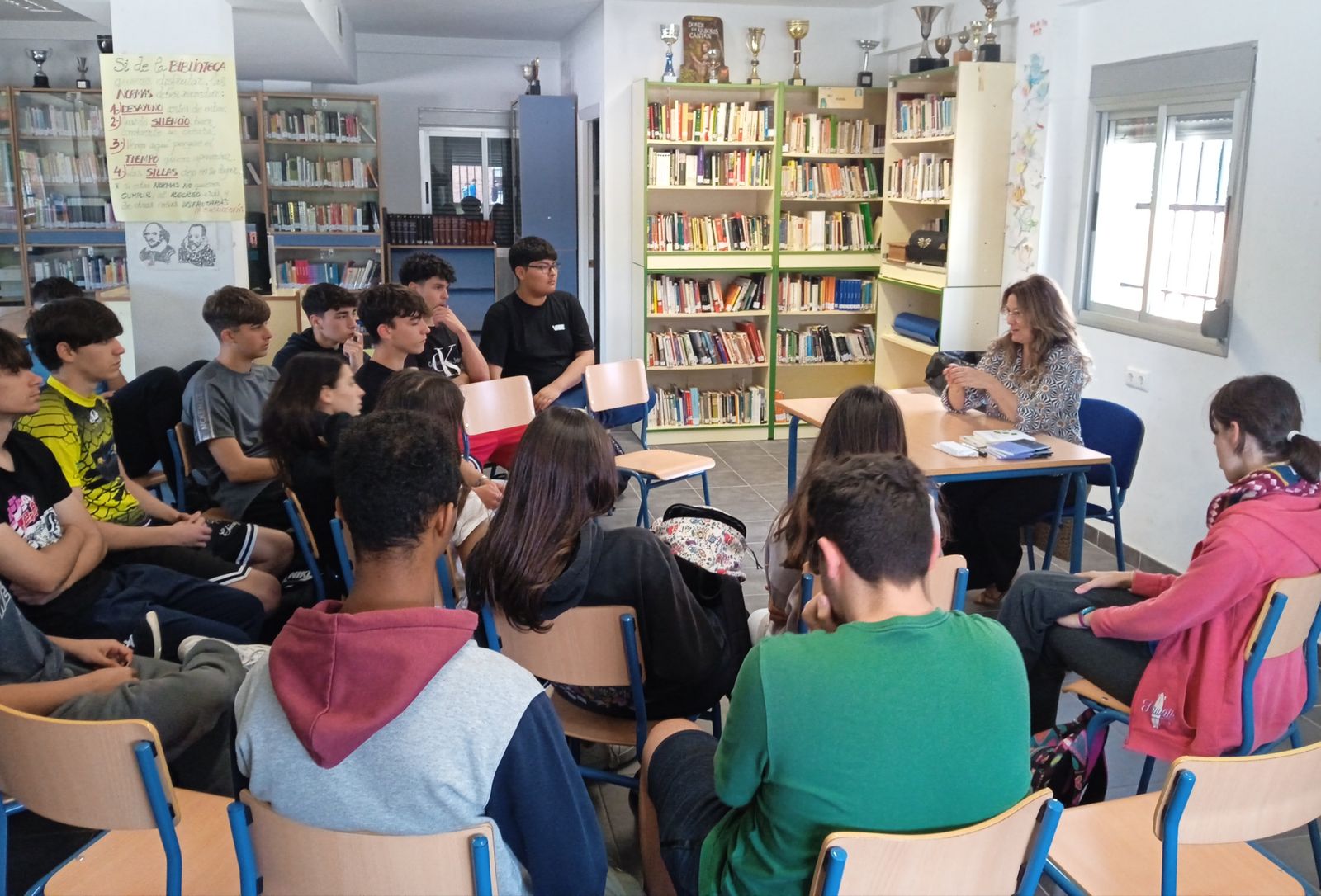 Un instante de la visita de Julia Bellido.