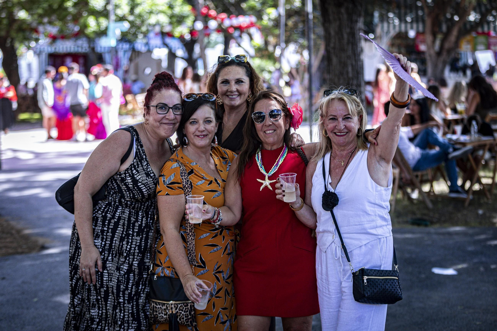 Búscate en las imágenes del Día de la Mujer de la Feria del Carmen y de la Sal de San Fernando