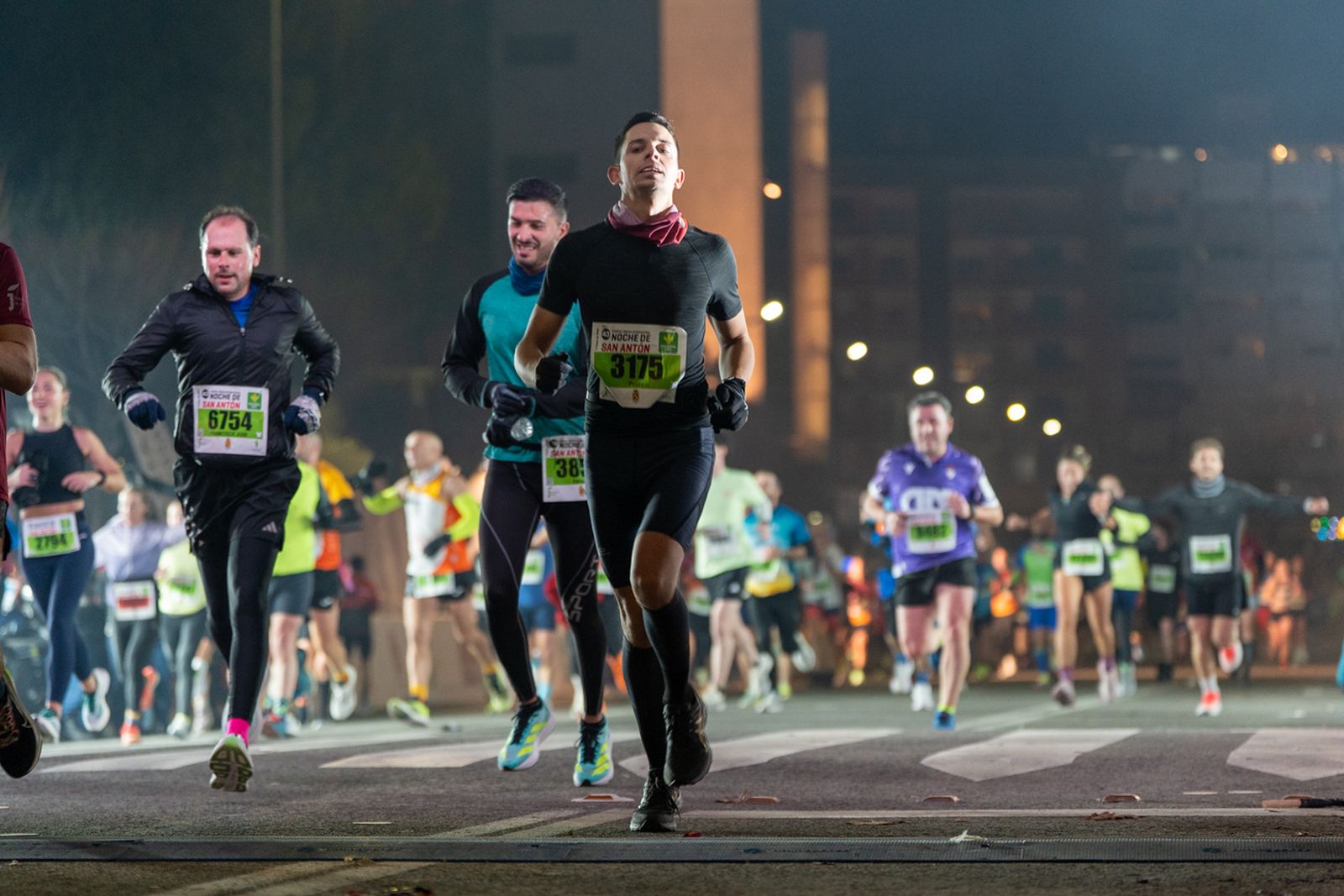 En imágenes: búscate en tu llegada a meta de la Carrera de San Antón 2026 (8)