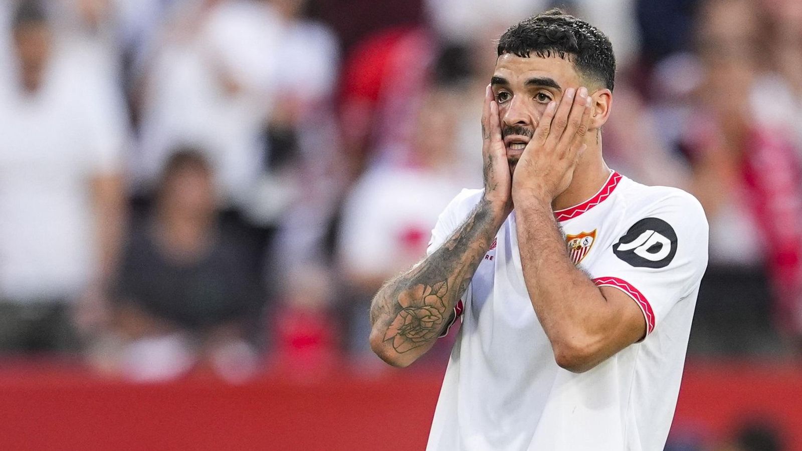 Isaac Romero se lamenta de una ocasión fallada en un partido esta temporada.