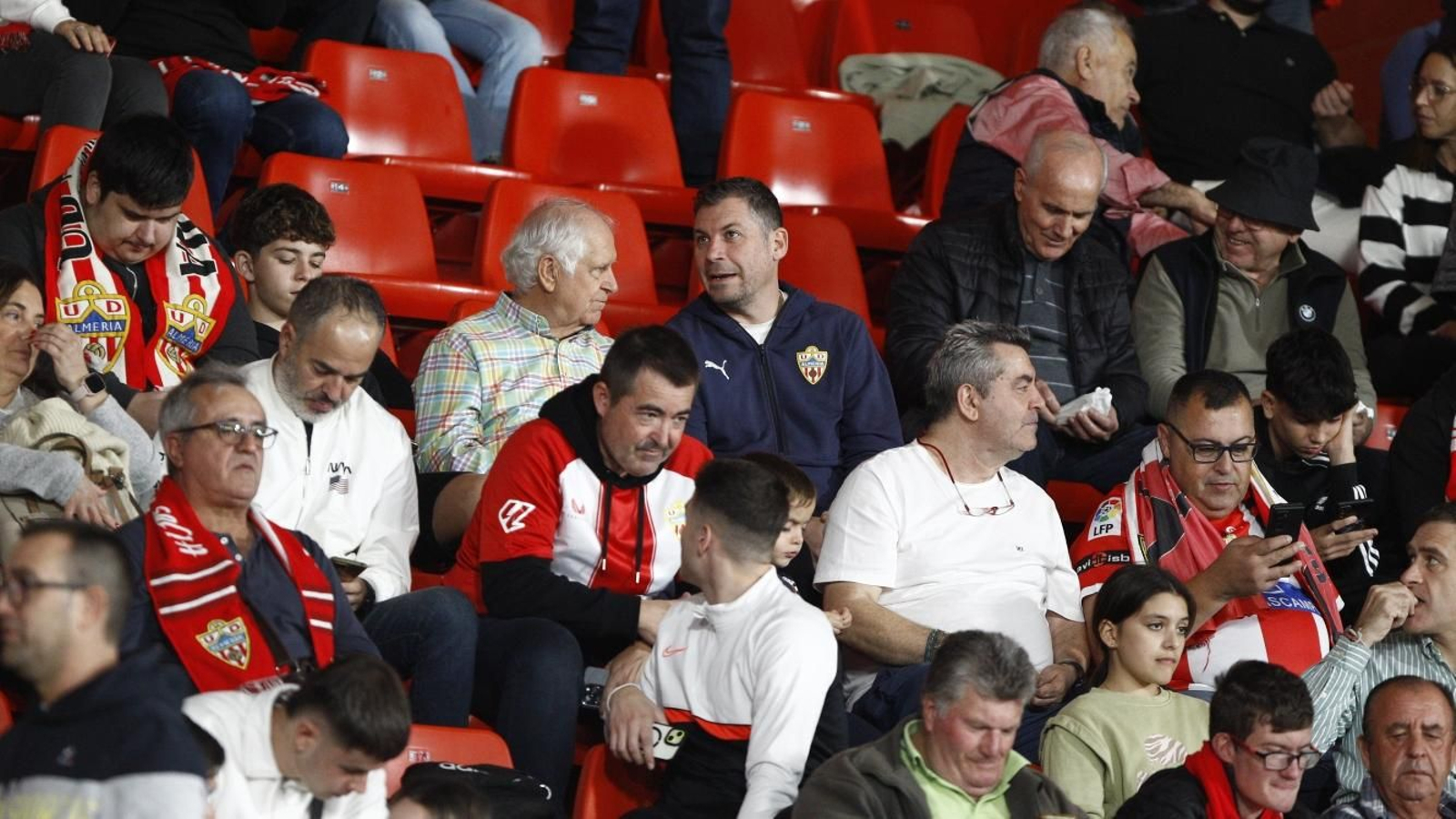 La afición rojiblanca, presente en el Estadio de los Juegos Mediterráneos.
