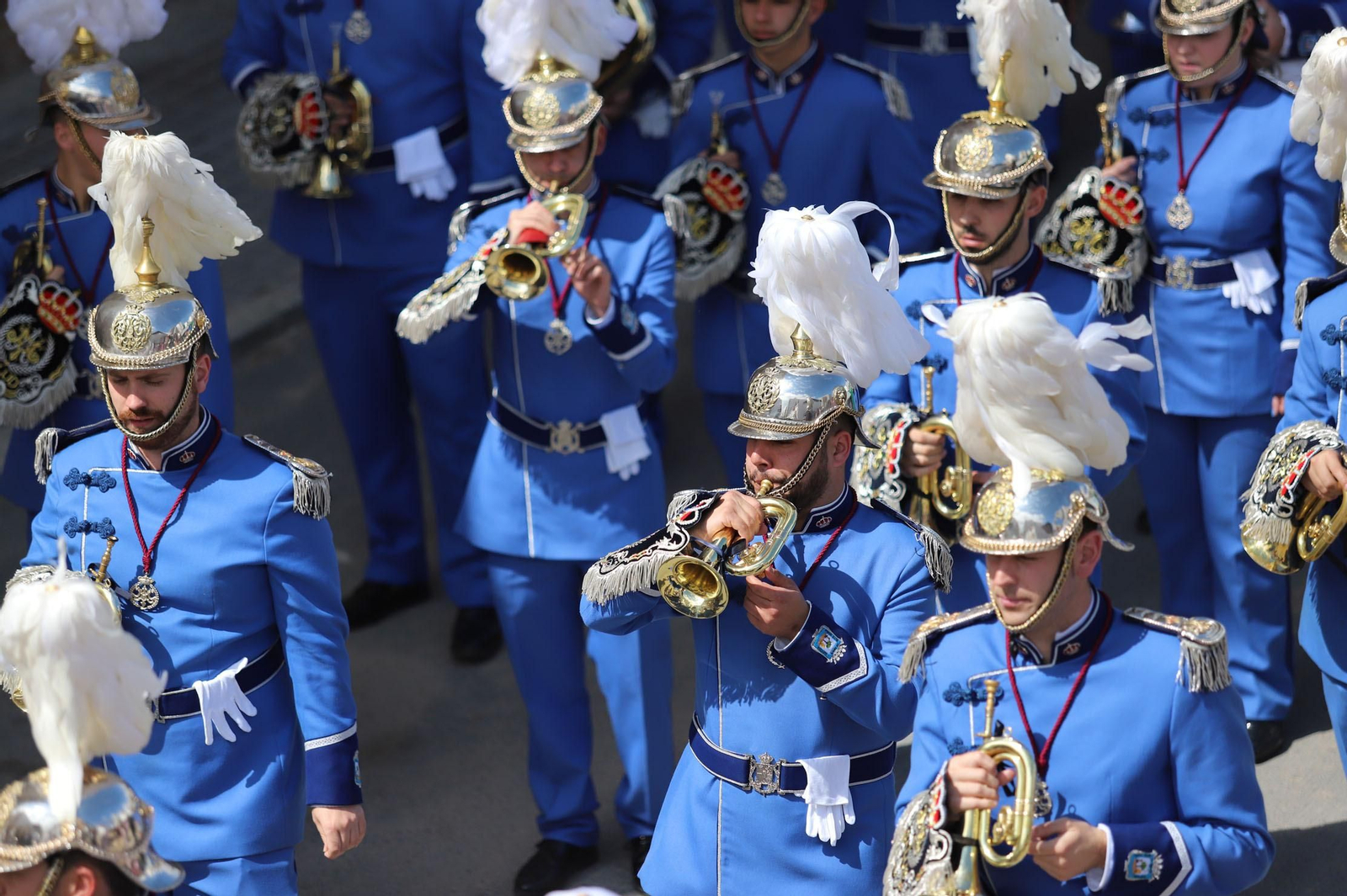 Imágenes del recorrido de la Hermandad del Cristo Cautivo de Huelva