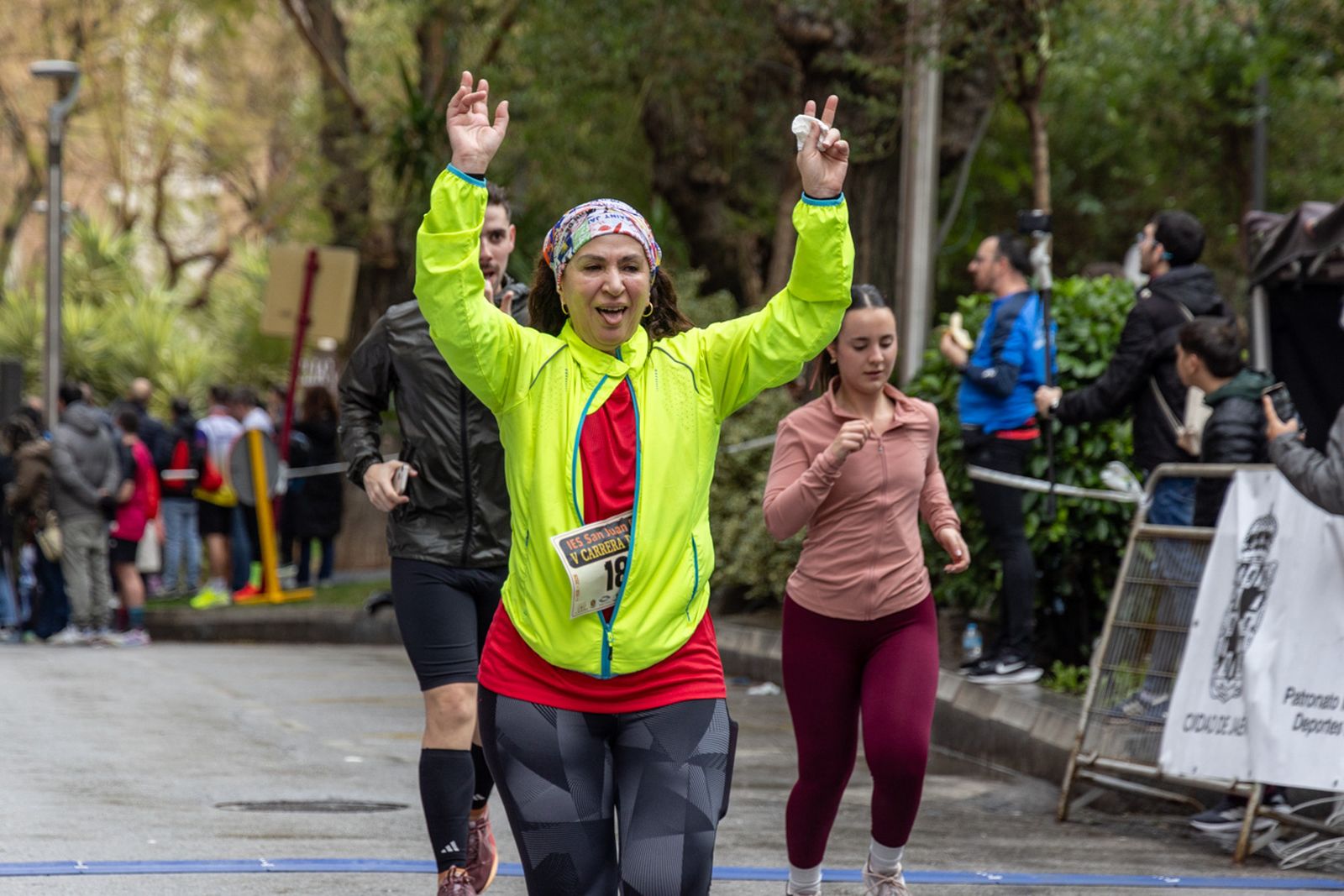 En imágenes: la lluvia no frena a más de un millar de corredores en la V Carrera Popular del IES San Juan Bosco (2)