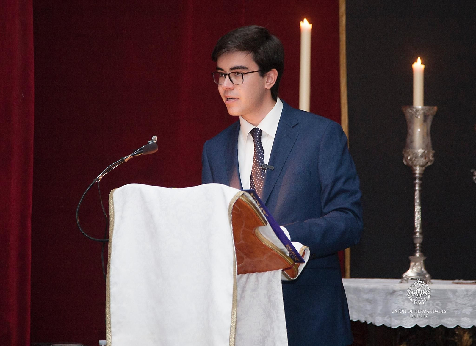 Miguel Guerrero en la capilla del Calvario en su pregón de la Cuaresma.