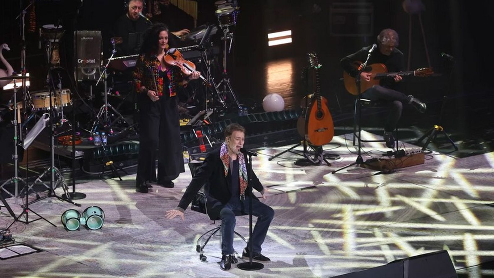 Manolo García respaldado por Charly Sardà, Olvido Lanza y Josete Ordóñez