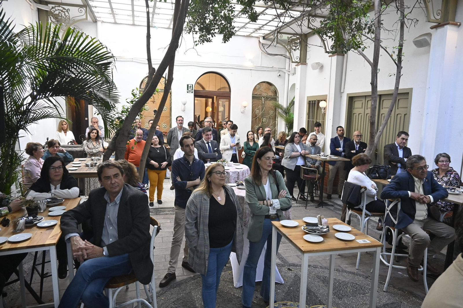 Ambiente en la presentación de la Guía de la Semana Santa de Huelva, en imágenes