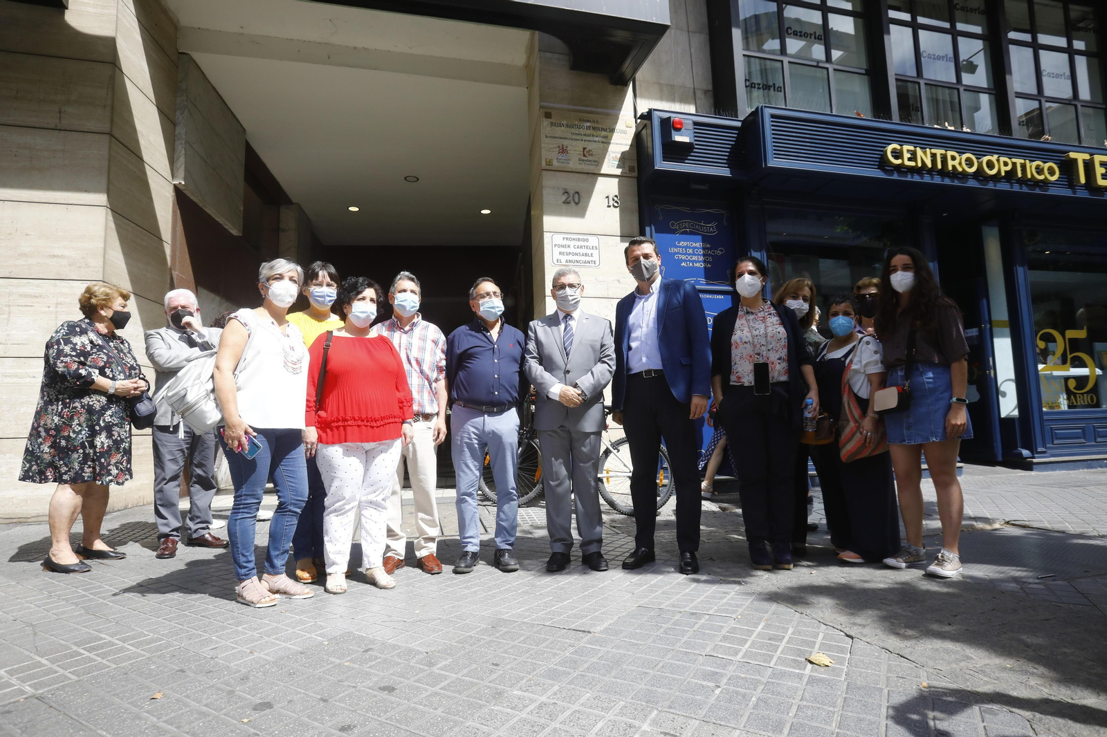 Foto de familia del homenaje a Julián Hurtado de Molina.