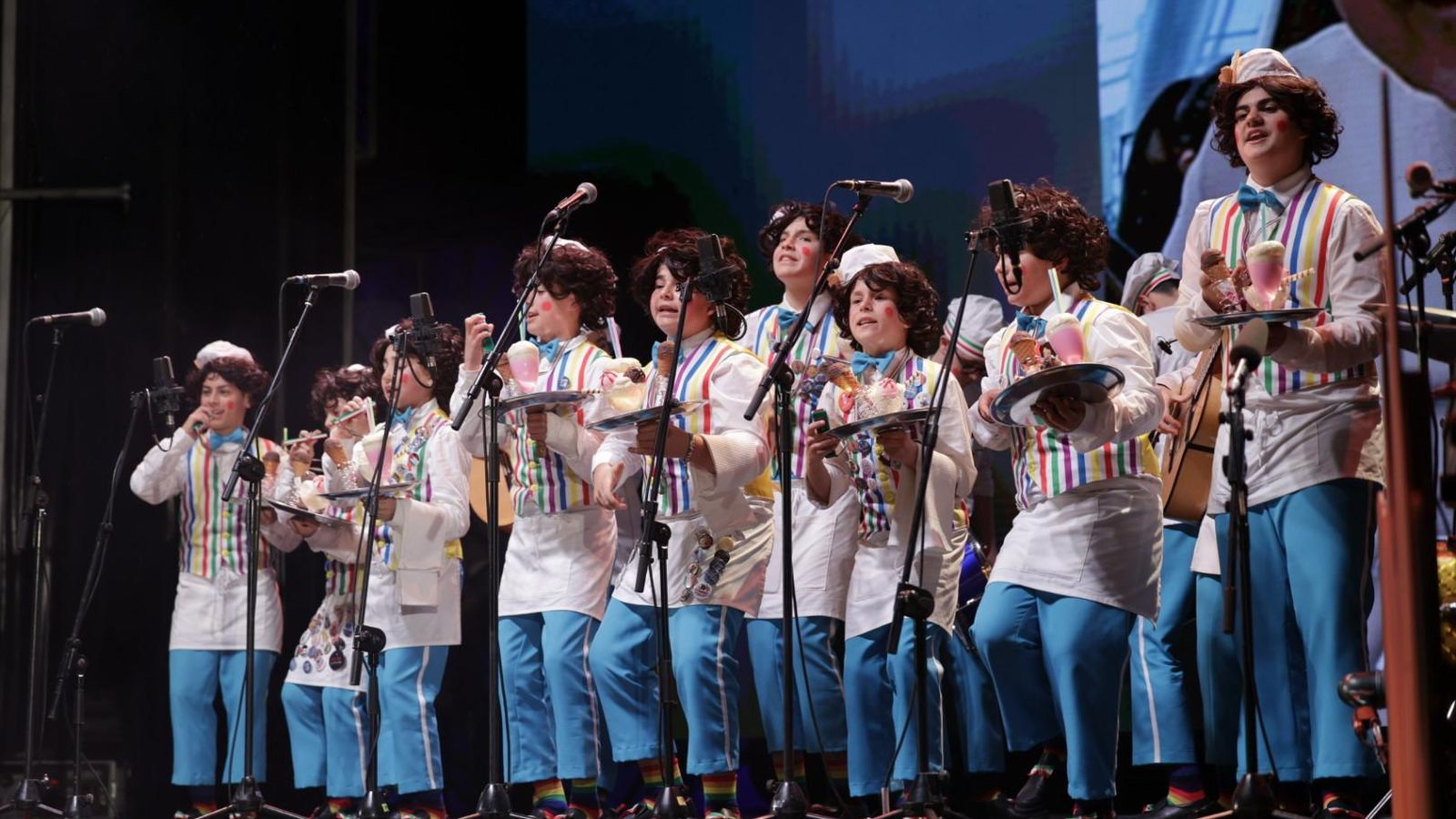 Búscate entre las mejores imágenes de la quema del dios Momo