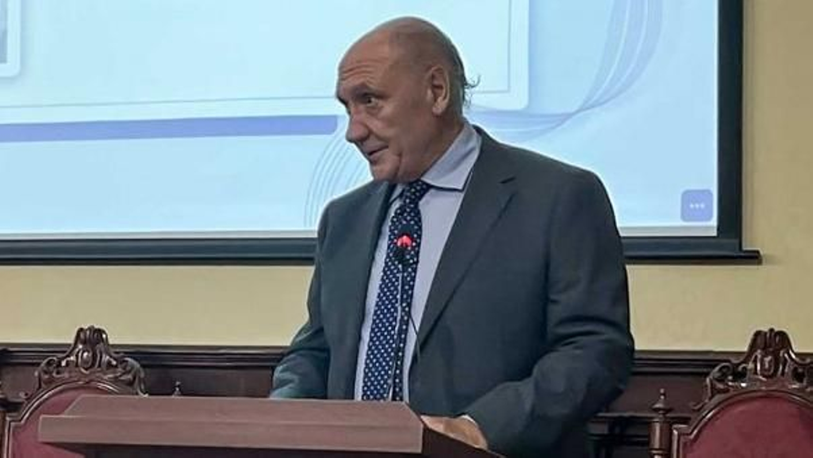 El doctor Amaro Camacho.