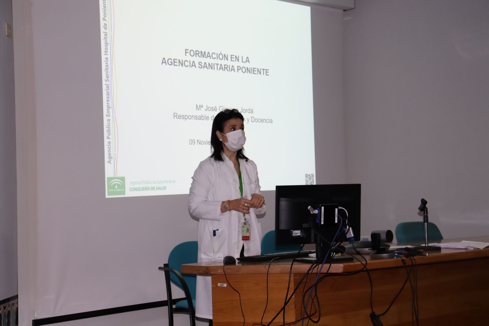 El Hospital de Poniente acoge al alumnado en prácticas de Cuidados Auxiliares de Enfermería del IES Santo Domingo