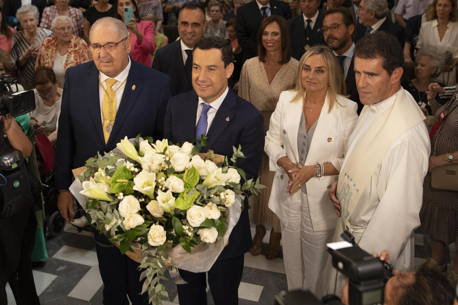 El presidente de la Junta, ante la Patrona de Granada