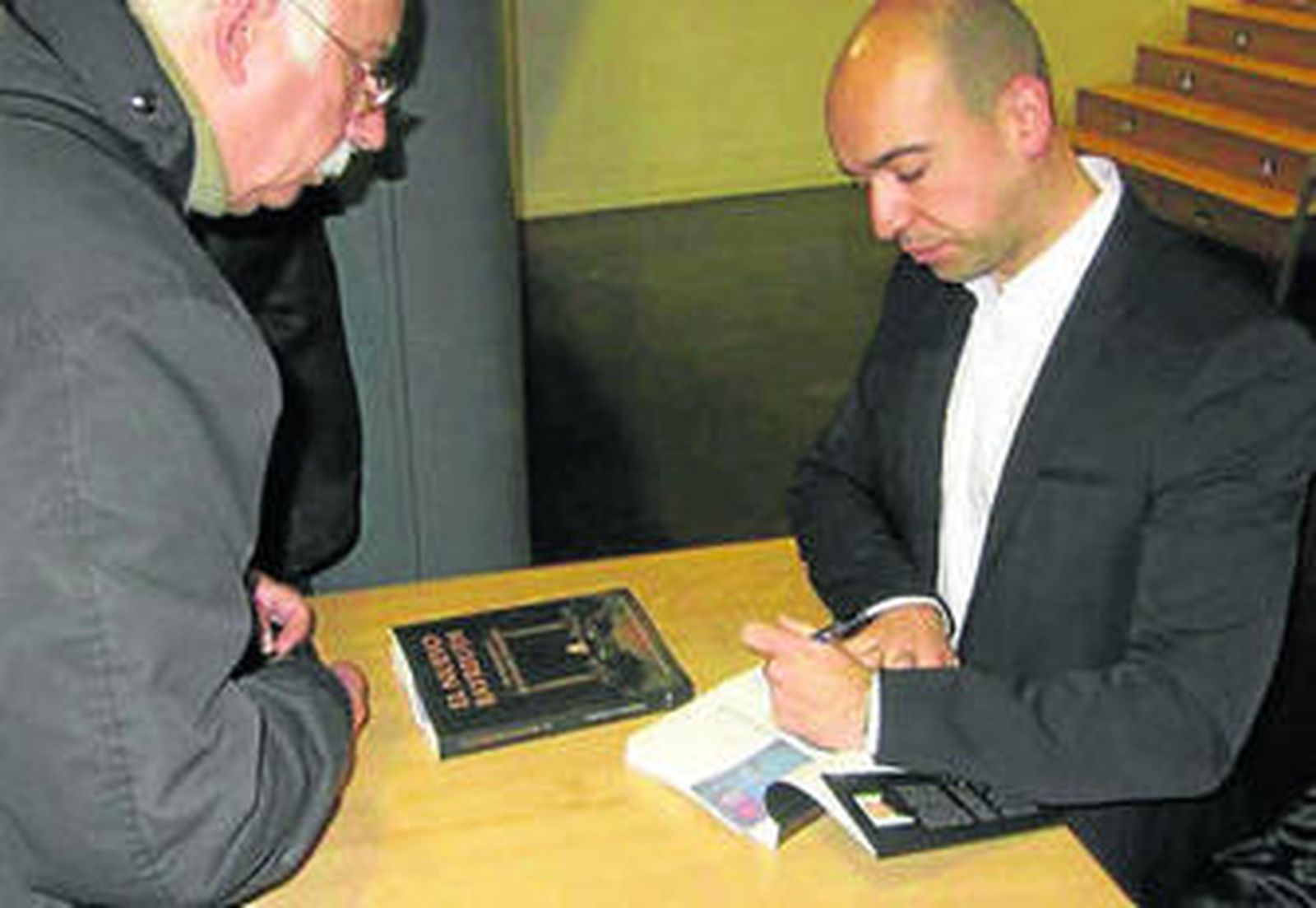 Imagen de Emilio José Gómez en la presentación del libro en el Liceo en Barcelona.