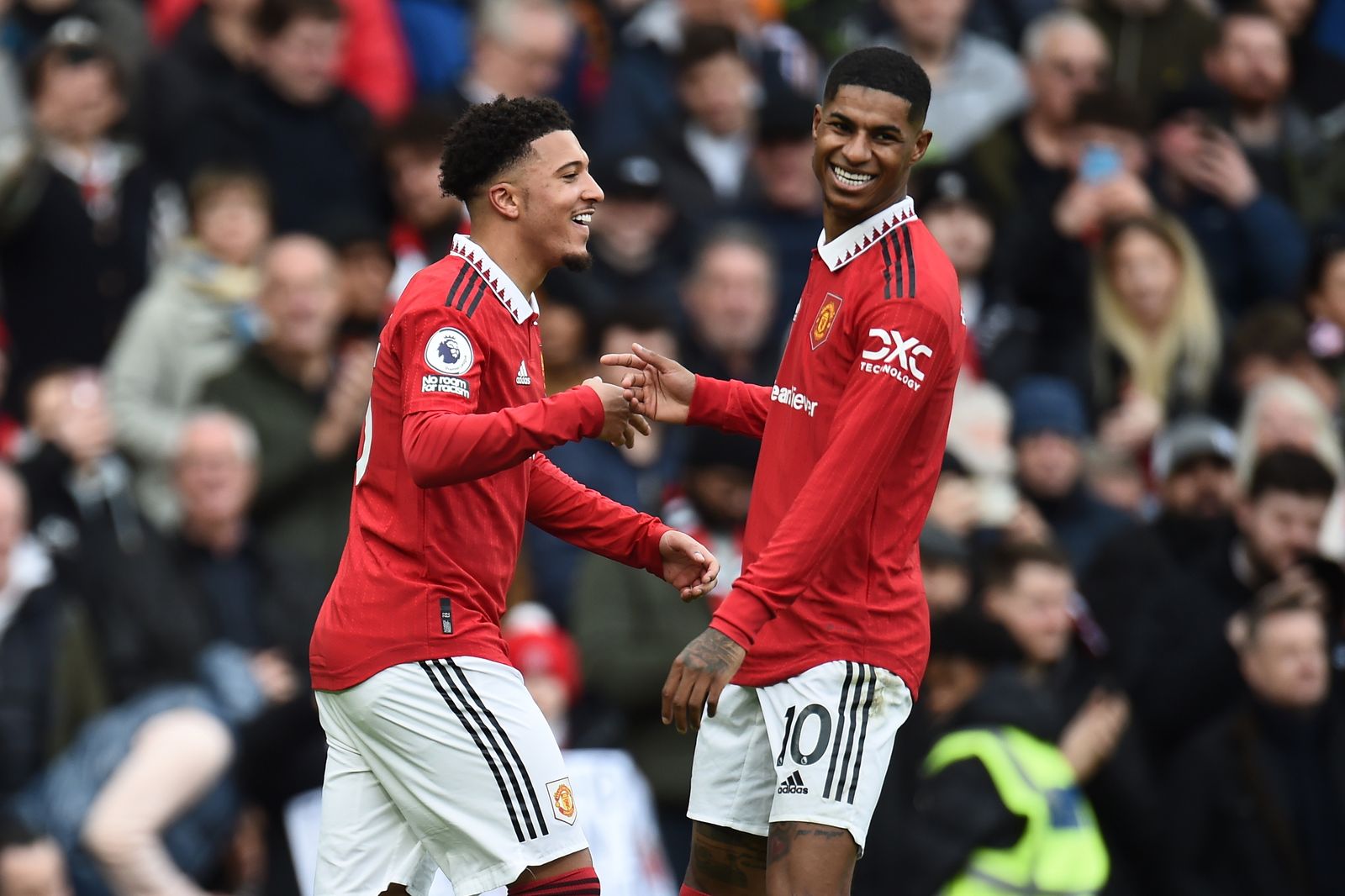 Jadon Sancho y Marcus Rashford  celebran un gol.