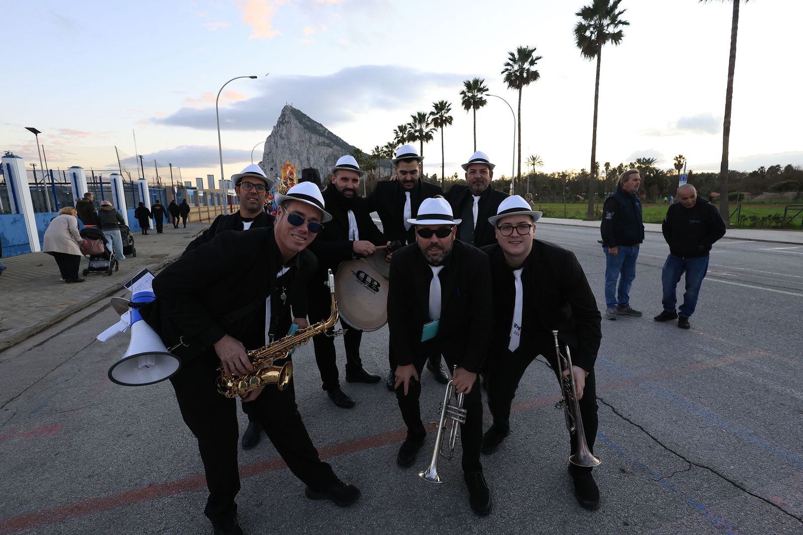 Búscate en las fotos de la cabalgata de Reyes Magos 2026 en La Línea