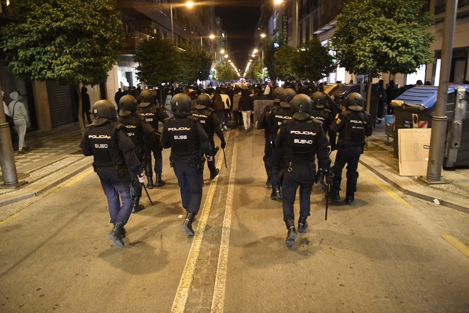 Fotos: disturbios y altercados entre manifestantes y la Policía en Granada
