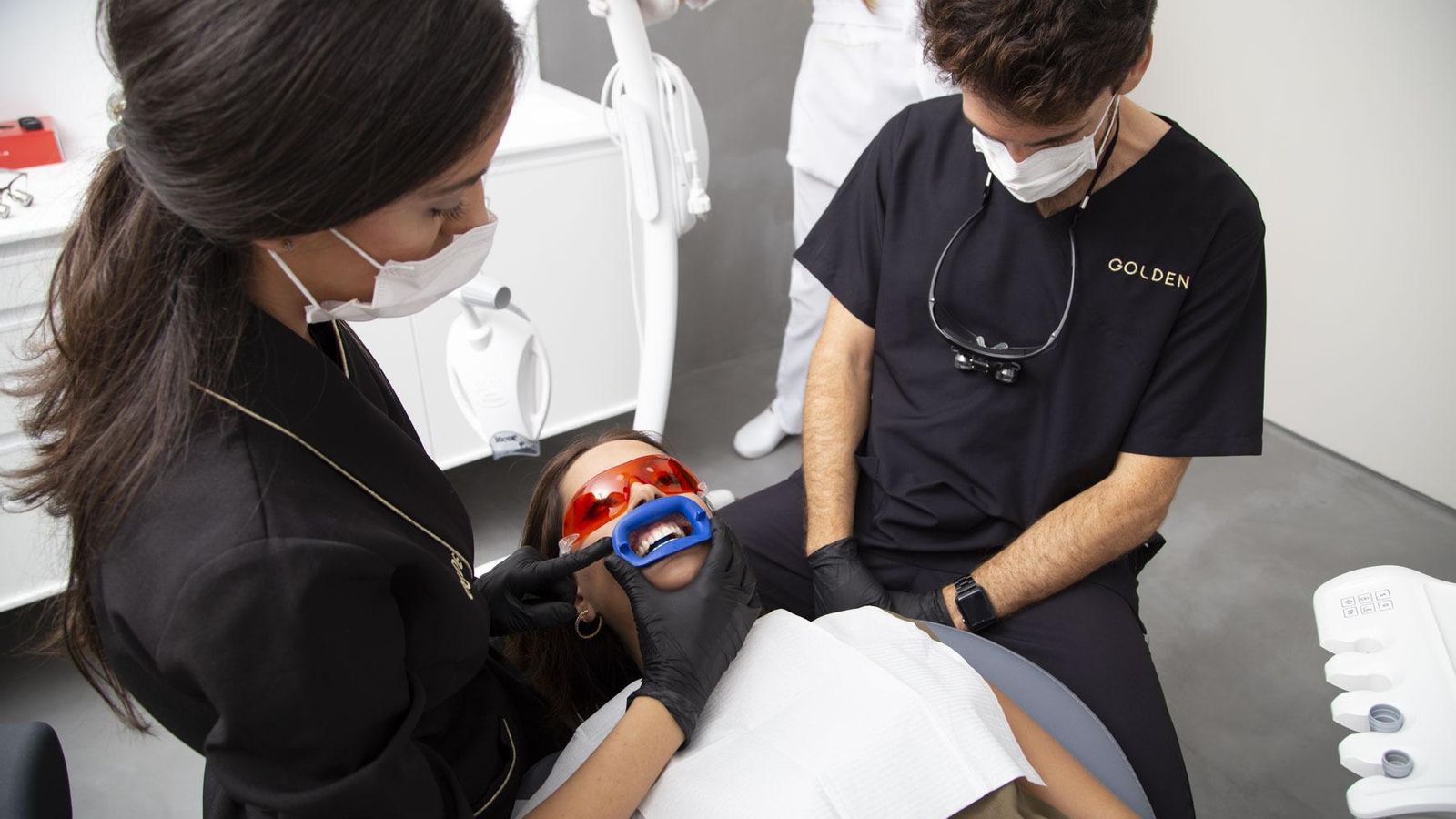 Tratamiento dental en la Clínica Golden.