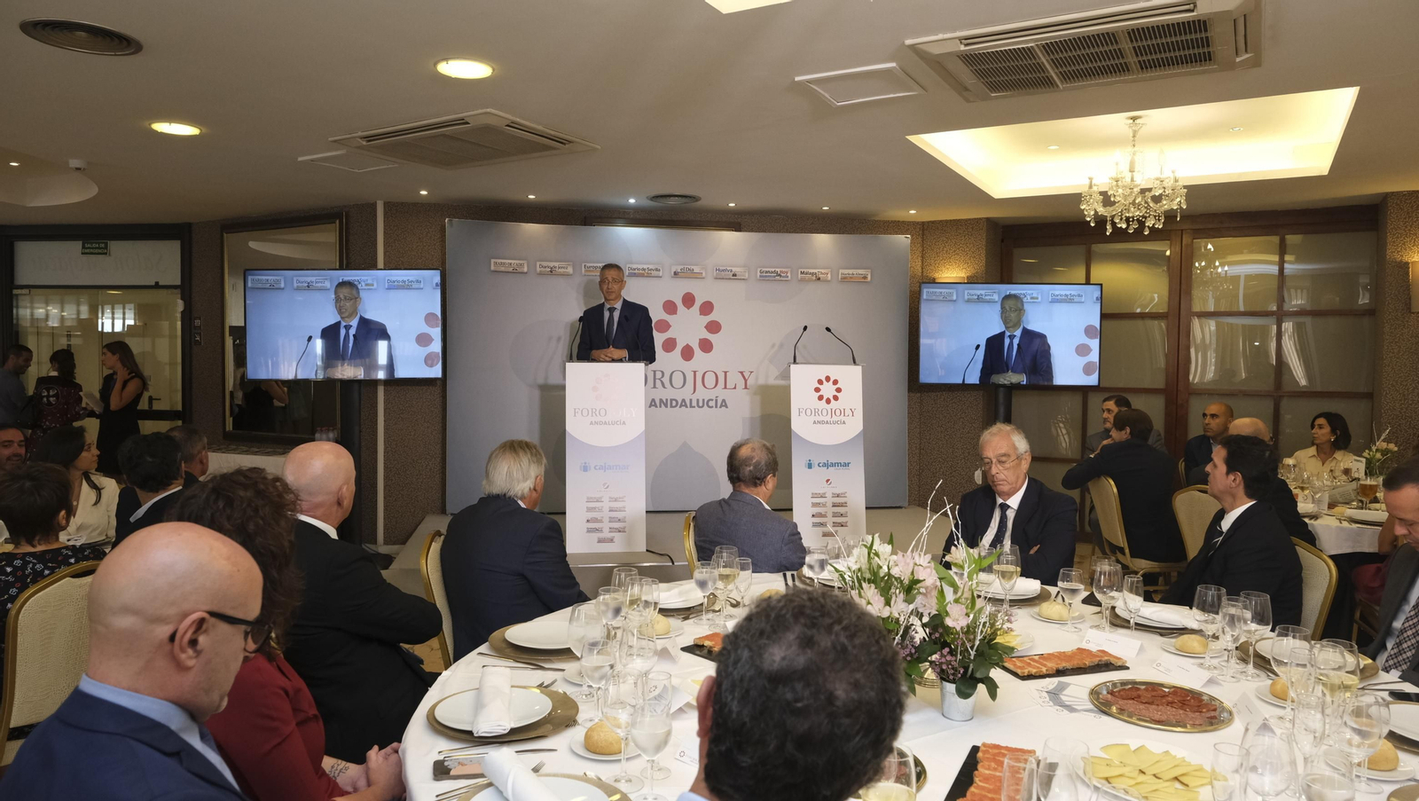Imágenes del Foro Joly en Almería, con el Gobernador del Banco de España, Pablo Hernández de Cos