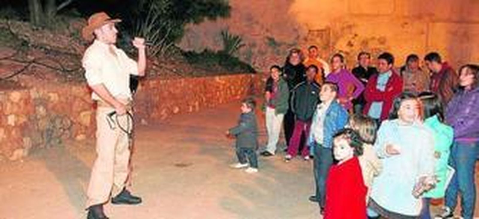 No faltó 'Indiana Jones' que atrajo a algunos de los más pequeños.