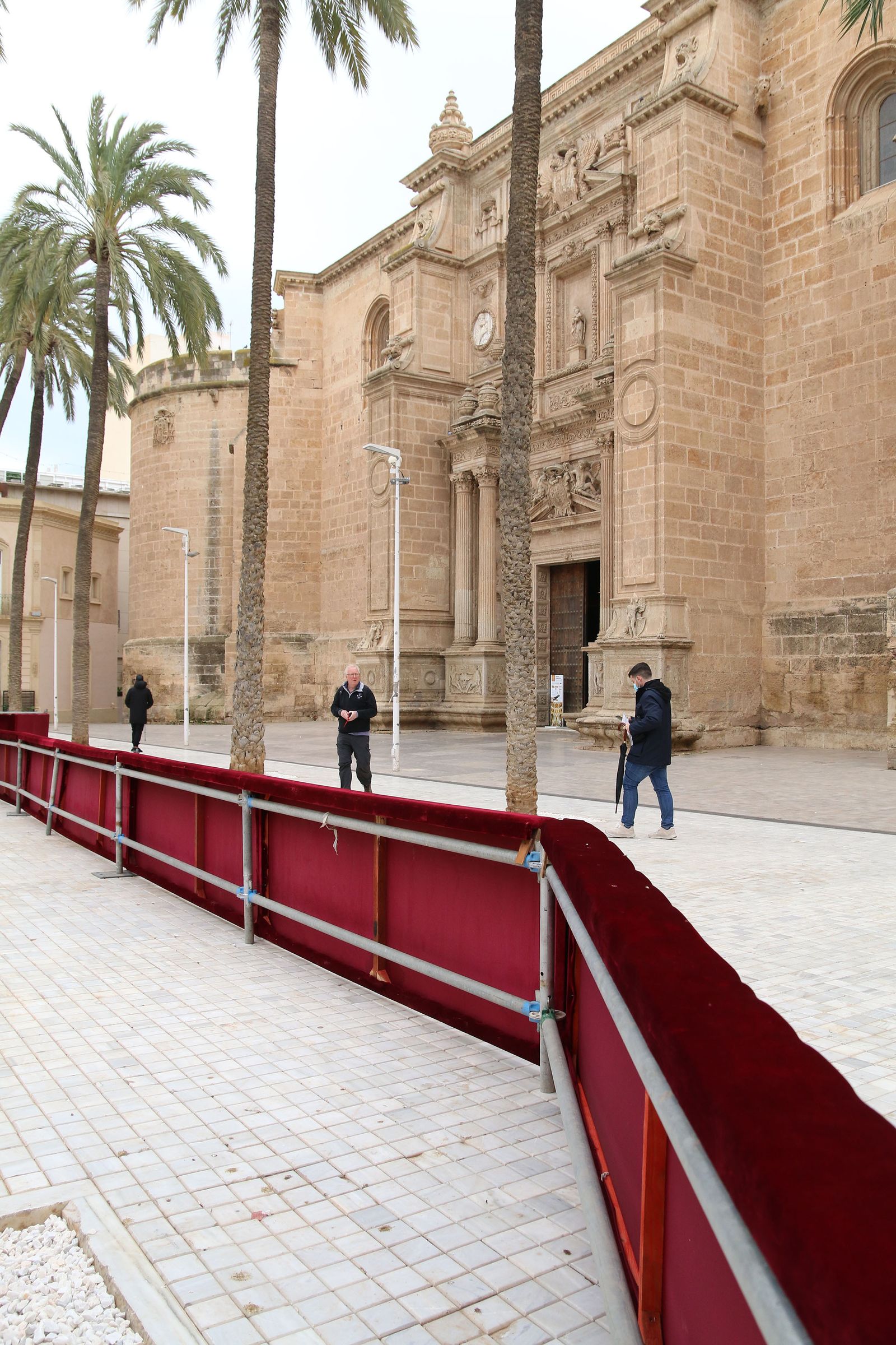 Montaje de la Carrera Oficial para la Semana Santa de Almería