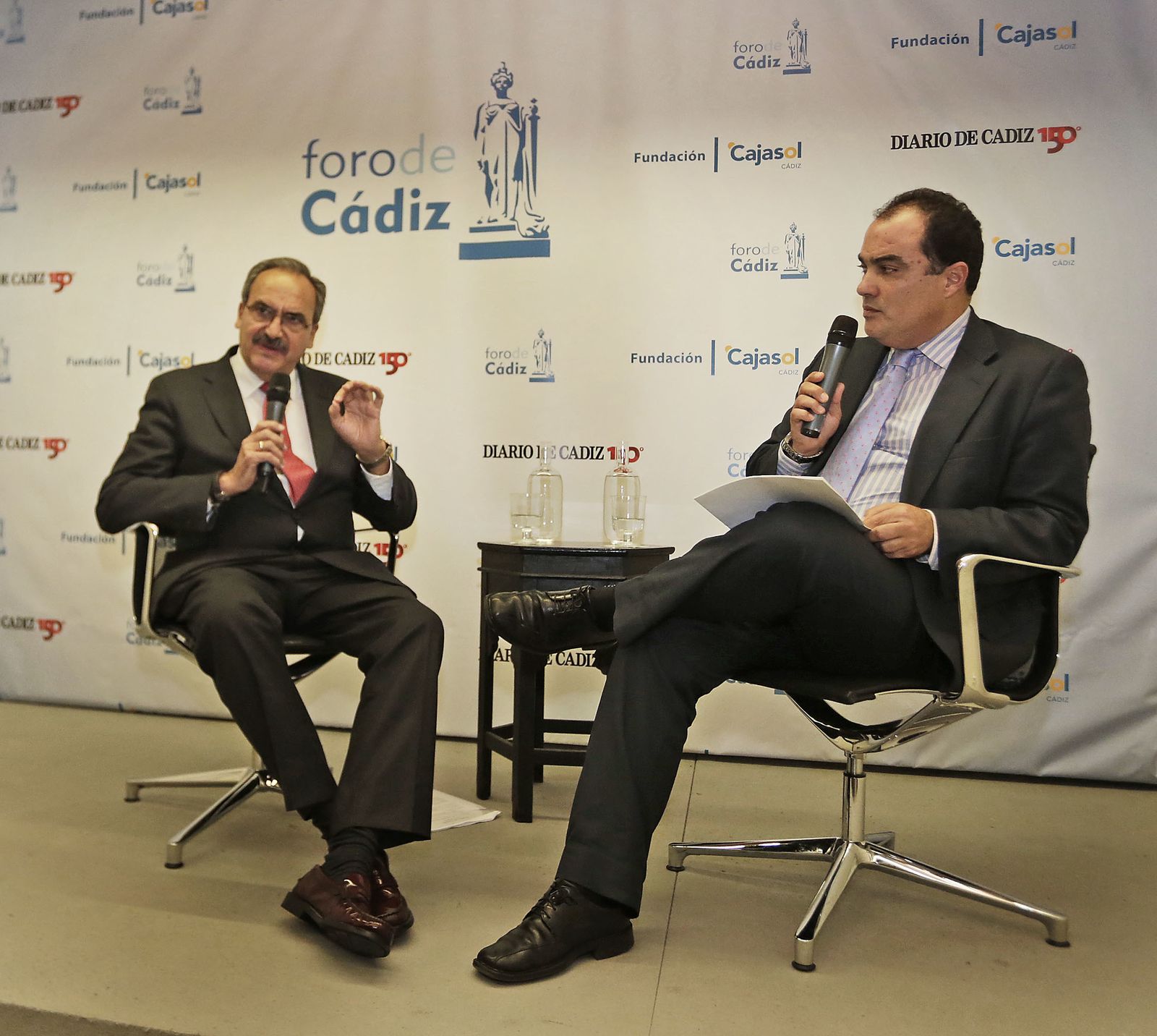 Prudencio Escamilla contesta al director de Diario de Cádiz, David Fernández, en el turno de preguntas del público.